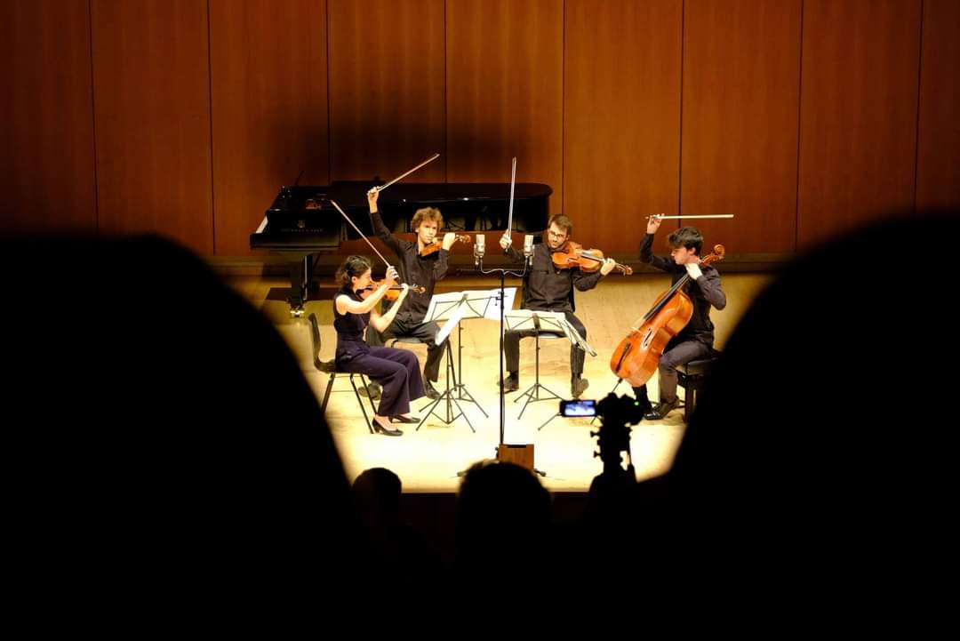 Illustration : Le quatuor en plein jeu